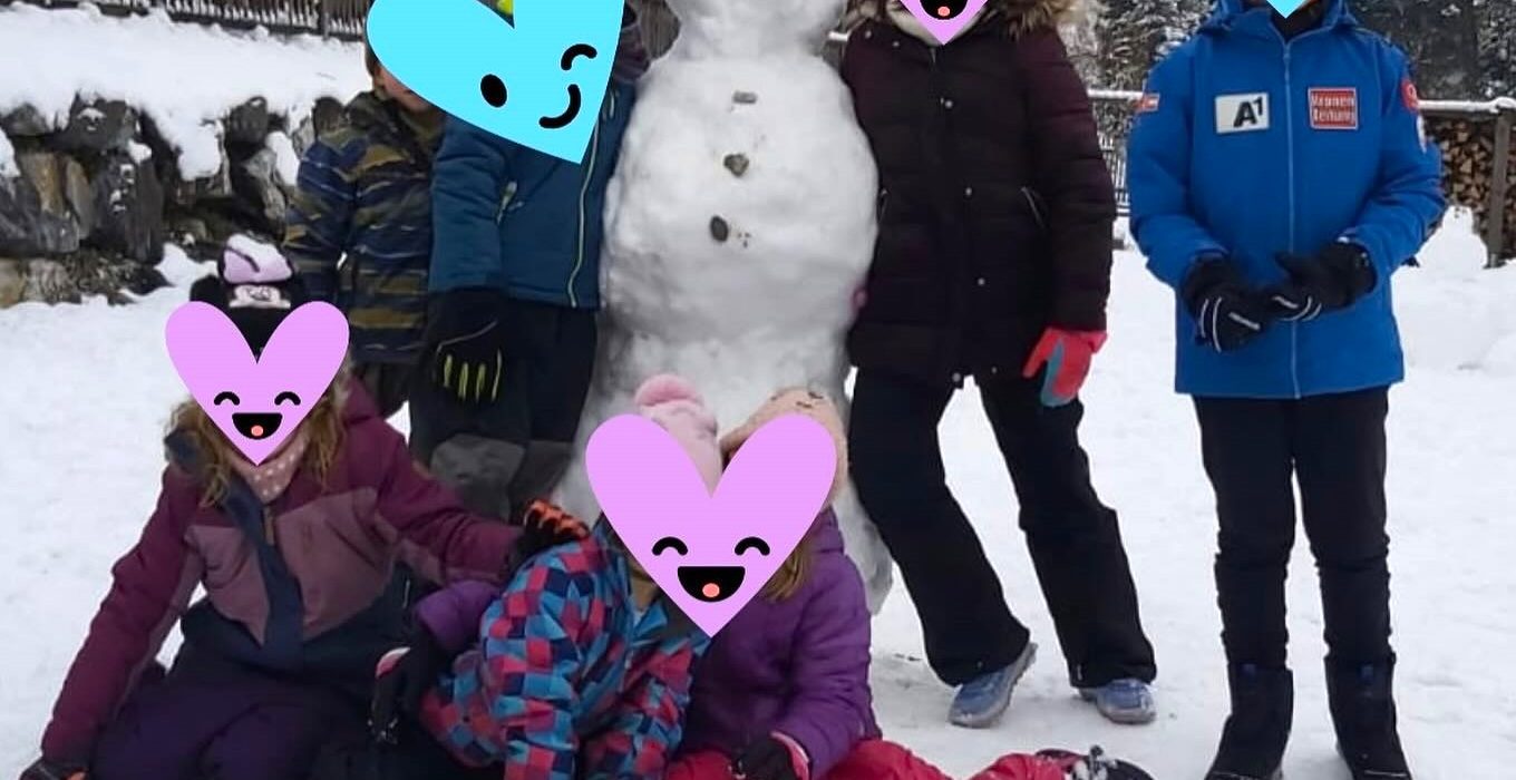 Kroki SchülerInnen bauen einen Schneemann